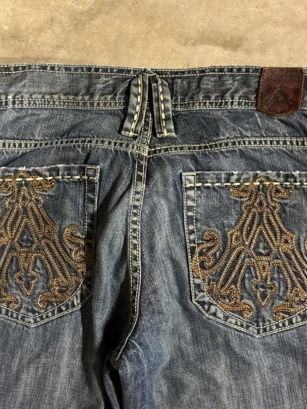 Great fitting 32x32 y2k style jeans